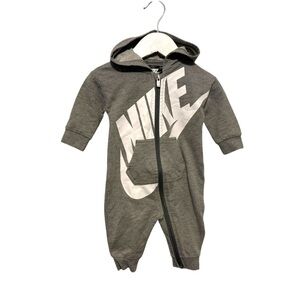 ⭐️ 5/$30 Nike Kids Hooded Zip Sleeper Footies size 6 Months